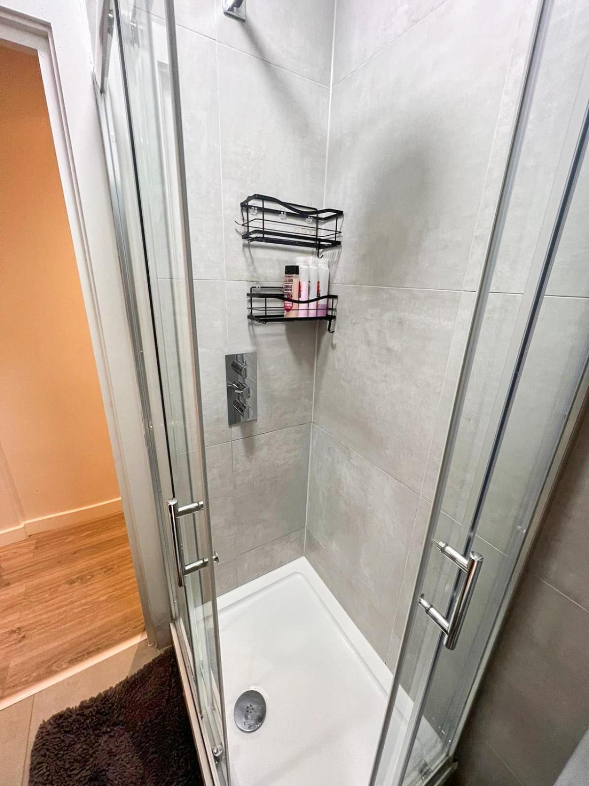 Charming 1-bedroom Haven Near The Shard In Elephant & Castle * Londra